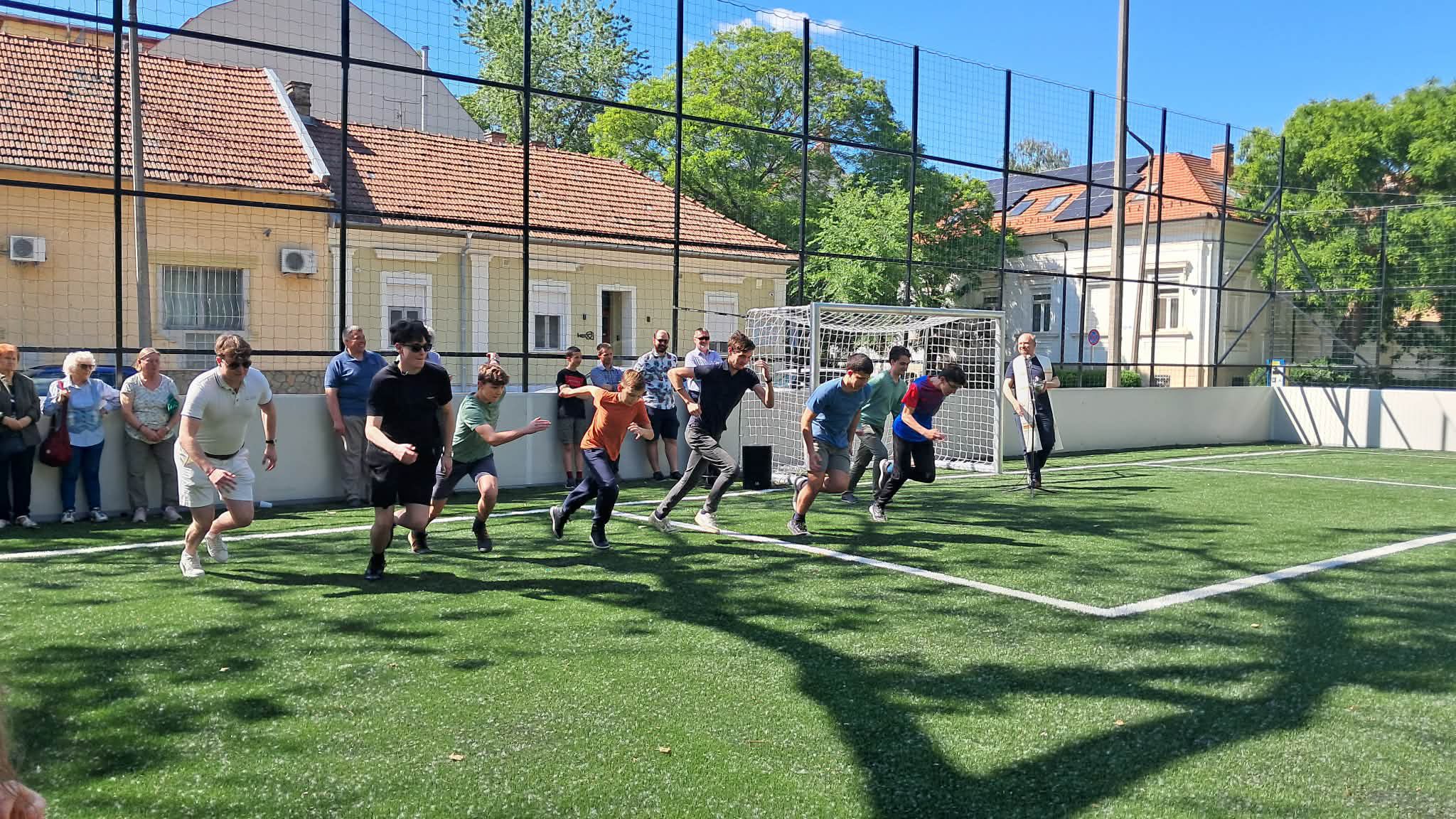 ÖRÖMBEN EGYÜTT